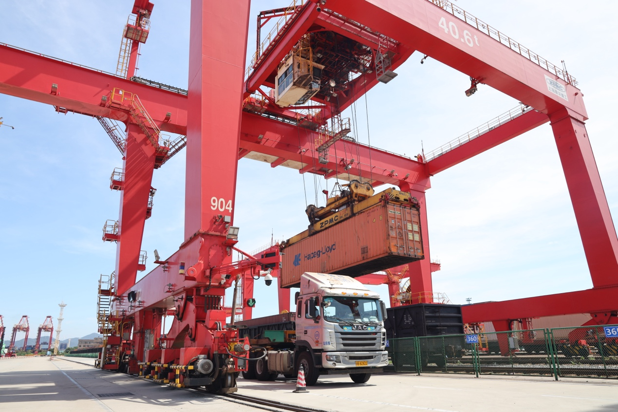 k8凯发津巴布韦Bikita矿山首批透锂长石精矿到港